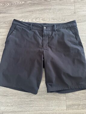 Lululemon men’s ABC 11” shorts